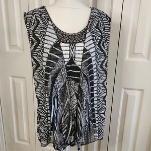 New Directions Black and White Graphic Blouse